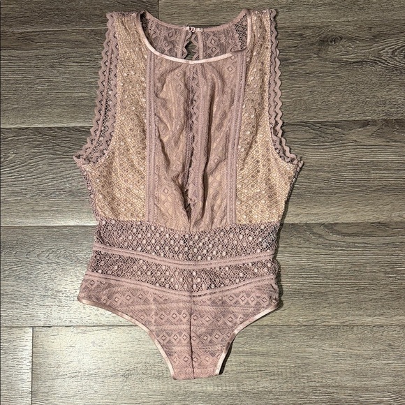 Dynamite Tops - Lace Bodysuit in Dusty Pink